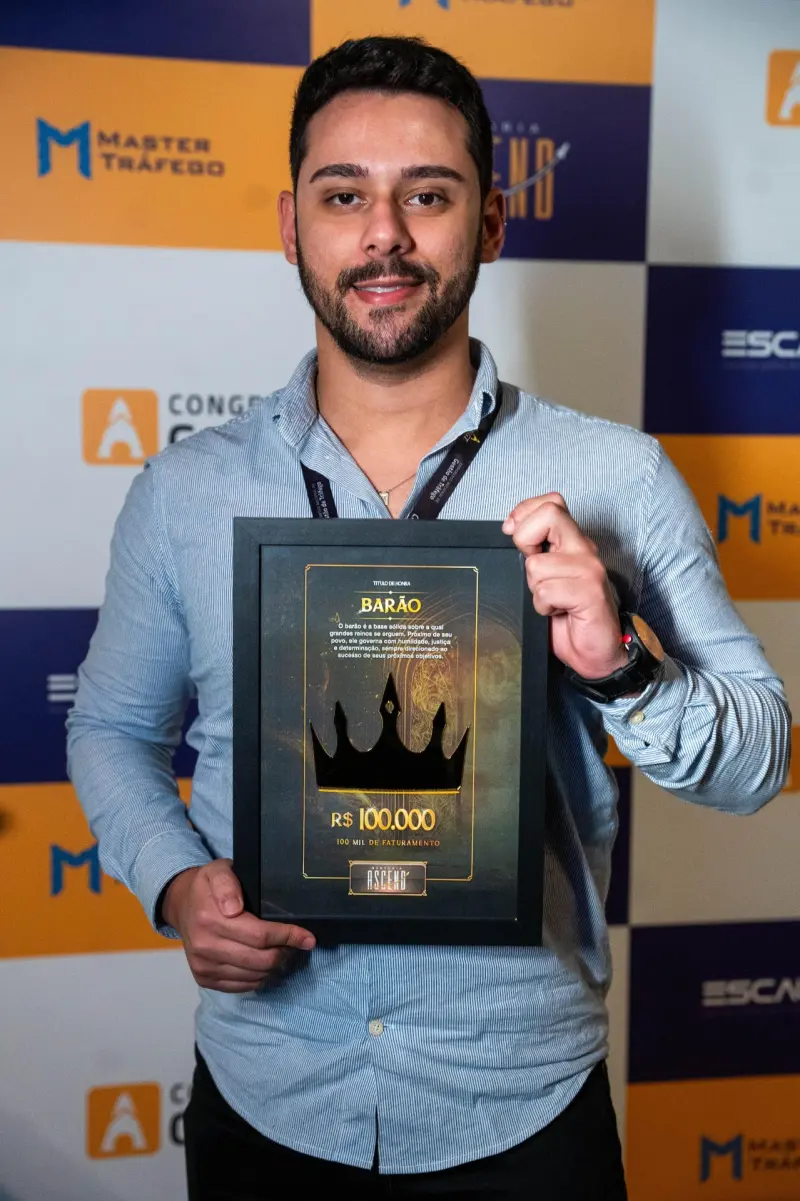 Lucas Groppo recibiendo premio en el Congreso Nacional de Gestión de Tráfico